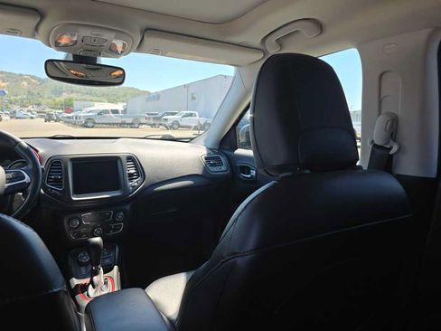 Used 2019 Jeep Compass Trailhawk w/ Leather Interior Group AWD/4WD image 14
