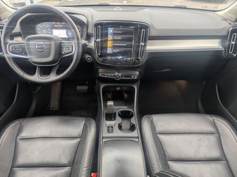 Used 2022 Volvo XC40 T5 Momentum AWD/4WD image 11