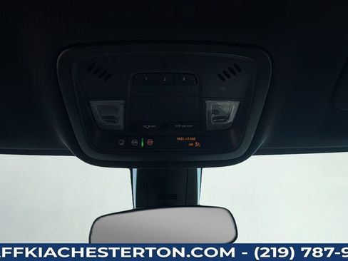 Used 2023 Chevrolet Traverse LT FWD image 22