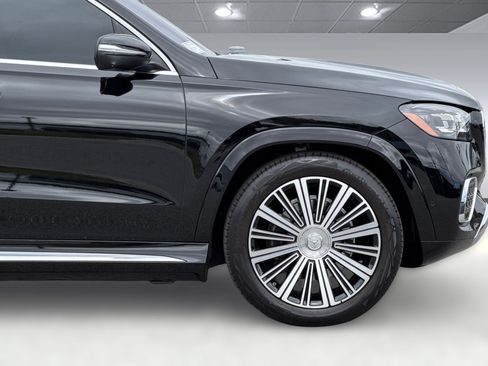 Used 2025 Mercedes-Benz Maybach GLS 600 4MATIC image 37