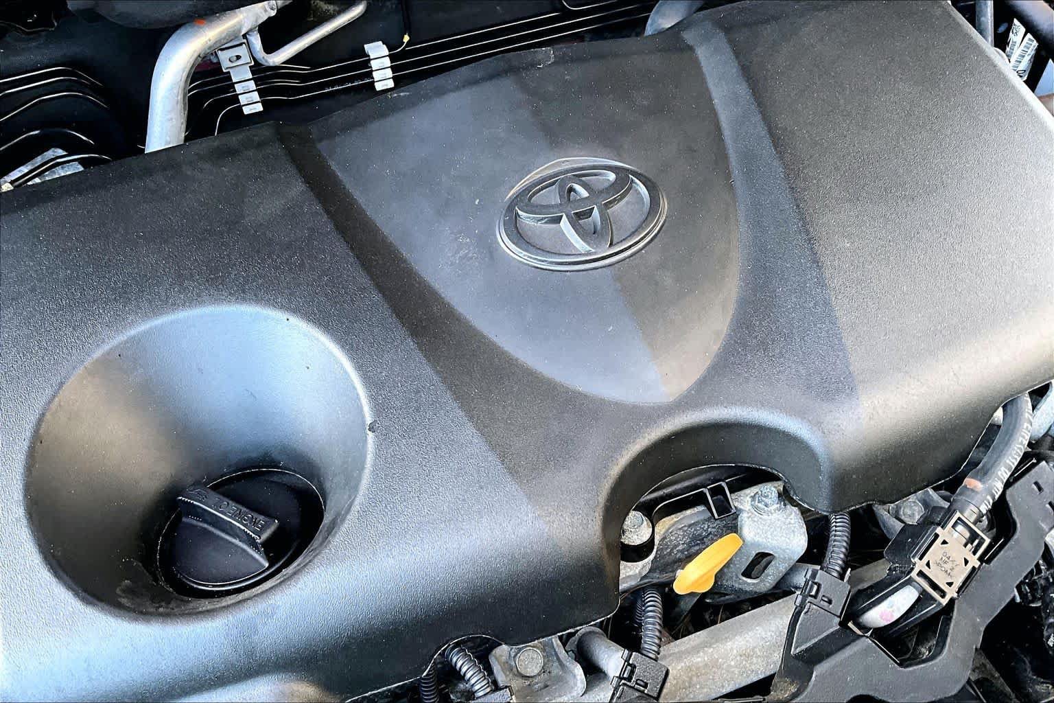 Used 2021 Toyota RAV4 LE AWD/4WD image 31