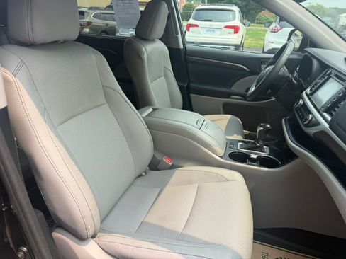 Used 2016 Toyota Highlander Limited w/ Protection Package #3 AWD/4WD image 32