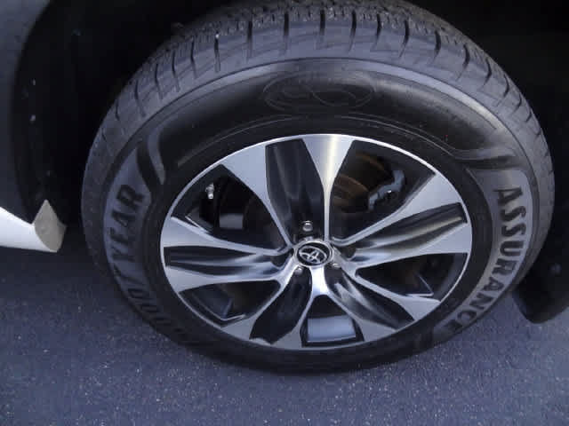Used 2021 Toyota Highlander XLE AWD/4WD image 13