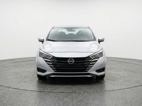 Used 2025 Nissan Versa SV image 2