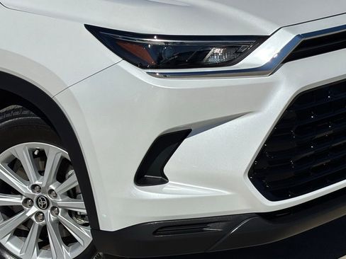 Used 2024 Toyota Grand Highlander XLE image 8