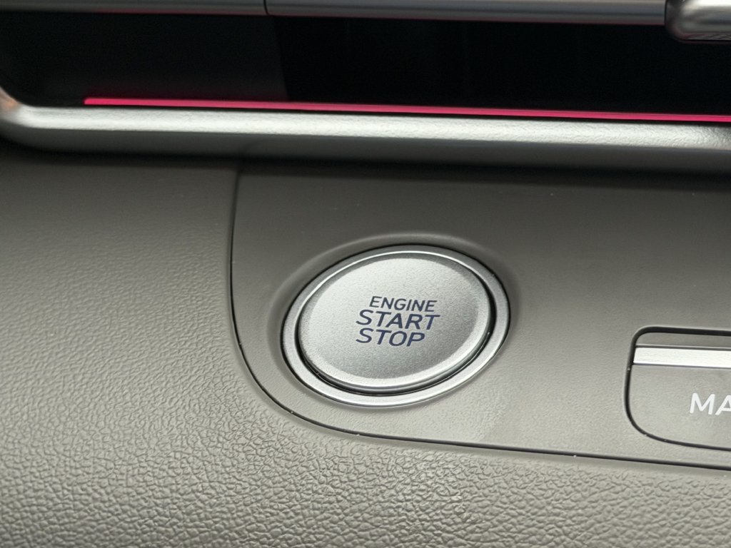 Used 2024 Hyundai Elantra SEL w/ Convenience Package FWD image 17