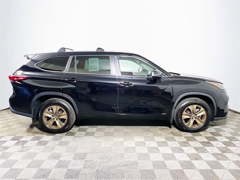 Certified 2023 Toyota Highlander Bronze Edition image 9