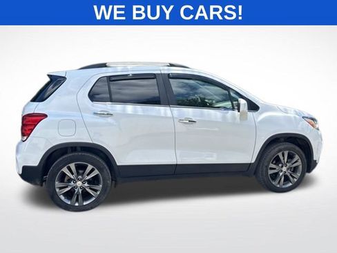 Used 2020 Chevrolet Trax LT w/ LT Convenience Package AWD/4WD image 2