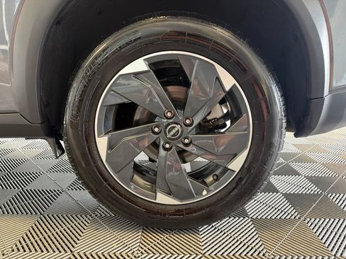 Used 2025 Nissan Rogue SV AWD/4WD image 8
