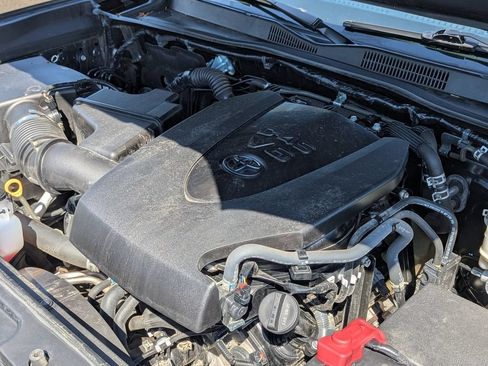 Used 2022 Toyota Tacoma TRD Sport AWD/4WD image 34