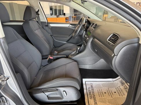 Used 2012 Volkswagen Golf 4-Door FWD image 11