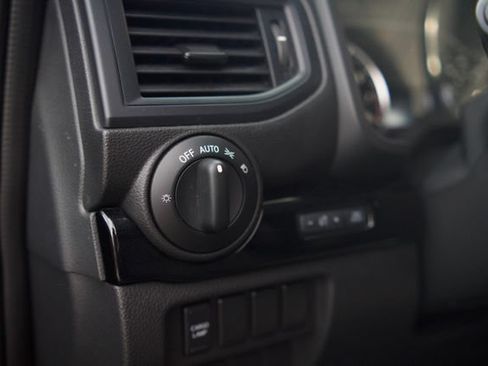 Used 2023 Nissan Titan SV AWD/4WD image 10