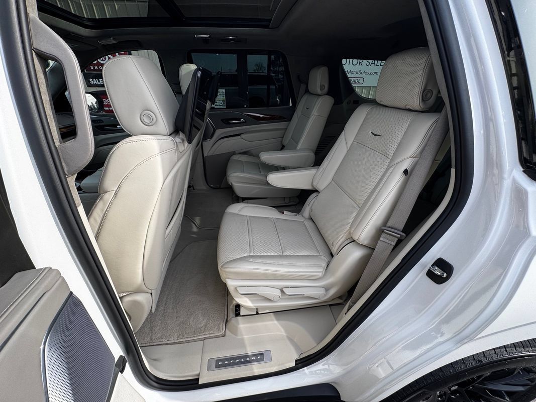 Used 2024 Cadillac Escalade Sport Platinum w/ LPO, ONYX Package AWD/4WD image 42