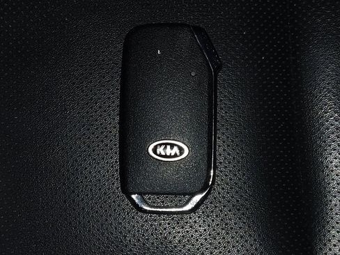 Used 2020 Kia Telluride LX image 32