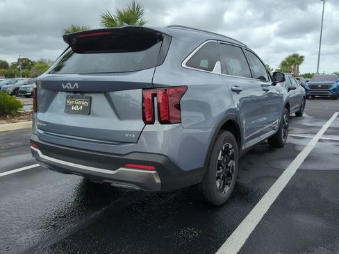Certified 2025 Kia Sorento S image 9