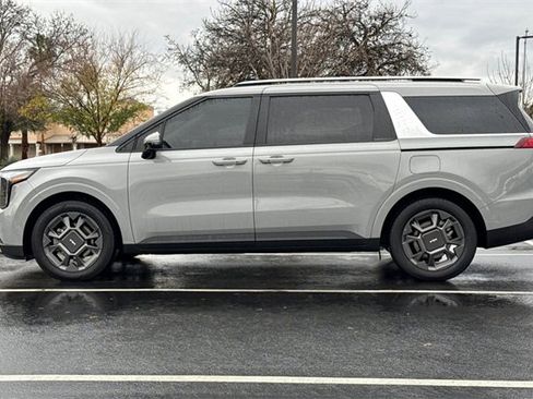 Certified 2025 Kia Carnival EX image 9