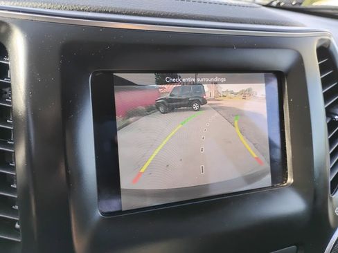 Used 2019 Jeep Cherokee Latitude Plus AWD/4WD image 11