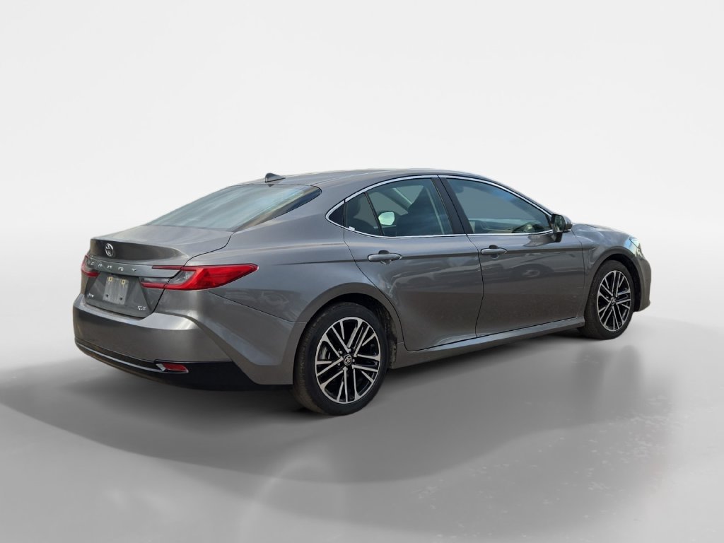 Used 2025 Toyota Camry XLE FWD image 5