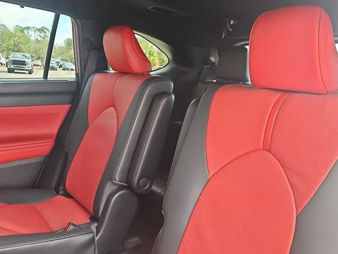 Used 2021 Toyota Highlander XSE image 25