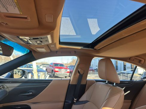 Used 2022 Lexus ES 350 w/ Accessory Package 2 image 4