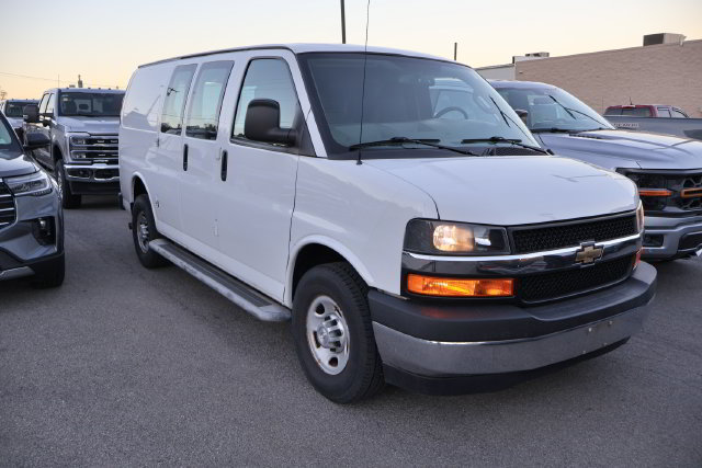 Used 2018 Chevrolet Express 2500 w/ Driver Convenience Package RWD image 6