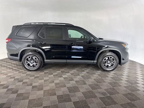 Certified 2025 Honda Pilot TrailSport image 4