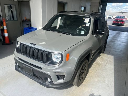Used 2022 Jeep Renegade Altitude AWD/4WD image 2