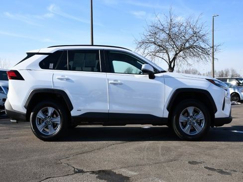 Used 2022 Toyota RAV4 XLE image 8