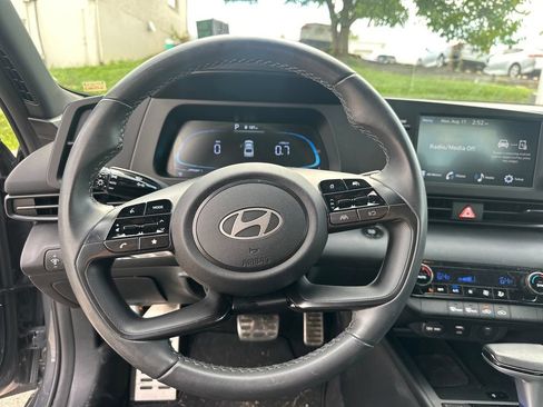 Used 2025 Hyundai Elantra Sport FWD image 8