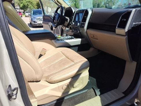 Used 2018 Ford F150 Lariat w/ Equipment Group 502A Luxury AWD/4WD image 24