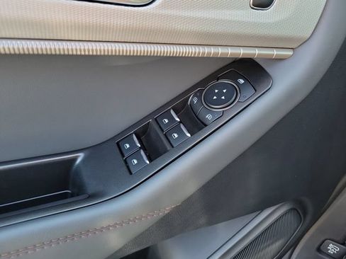 Used 2026 Ford Explorer Active w/ Active Comfort Package RWD image 15