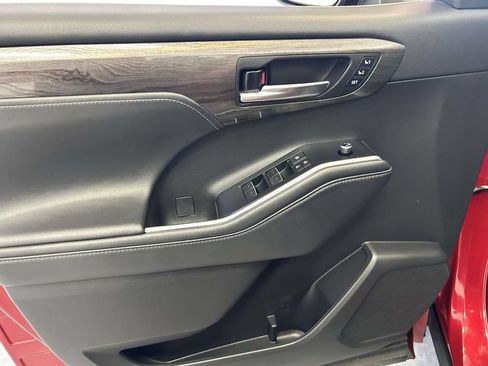 Used 2020 Toyota Highlander Platinum FWD image 18