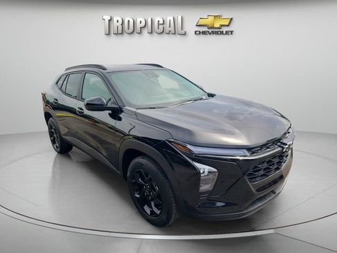 New 2026 Chevrolet Trax LT w/ Midnight Edition FWD image 7