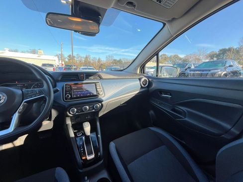 Used 2025 Nissan Versa SV image 33
