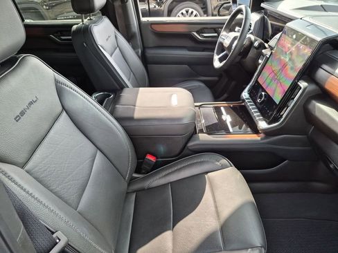 Used 2025 GMC Yukon Denali AWD/4WD image 21
