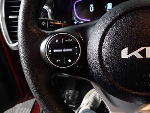Used 2025 Kia Soul LX FWD image 23