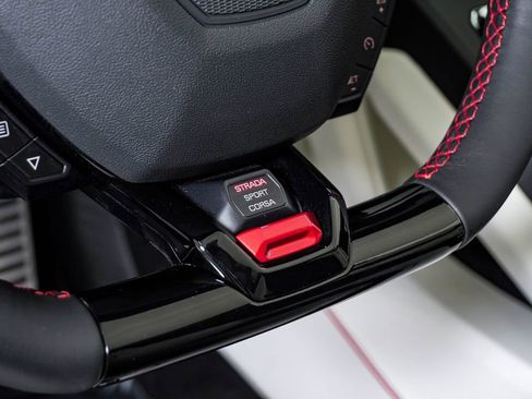 Used 2023 Lamborghini Huracan EVO image 31