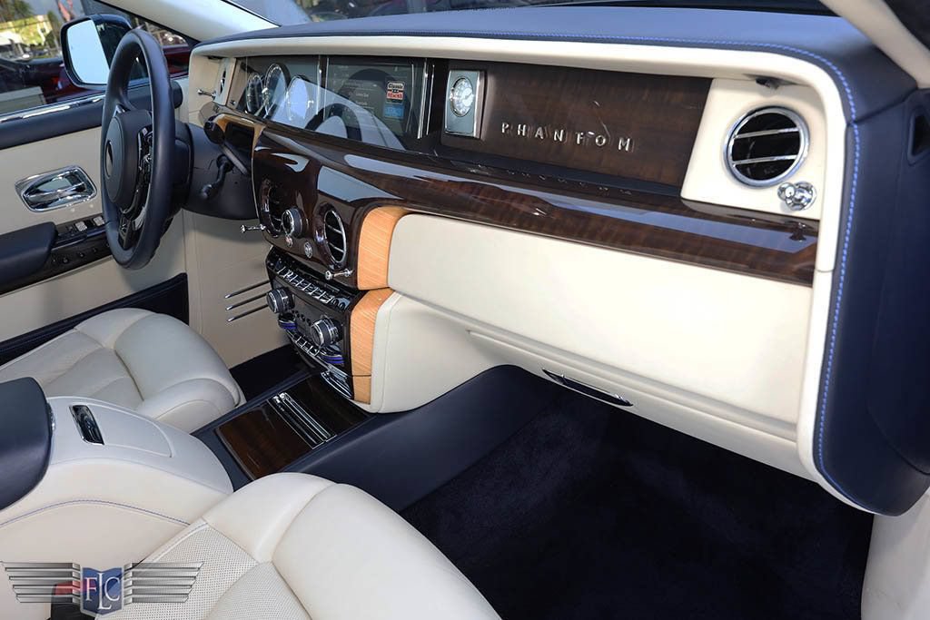 Used 2018 Rolls-Royce Phantom Sedan RWD image 33