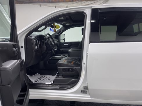 Used 2020 GMC Sierra 2500 AT4 w/ AT4 Premium Package image 9