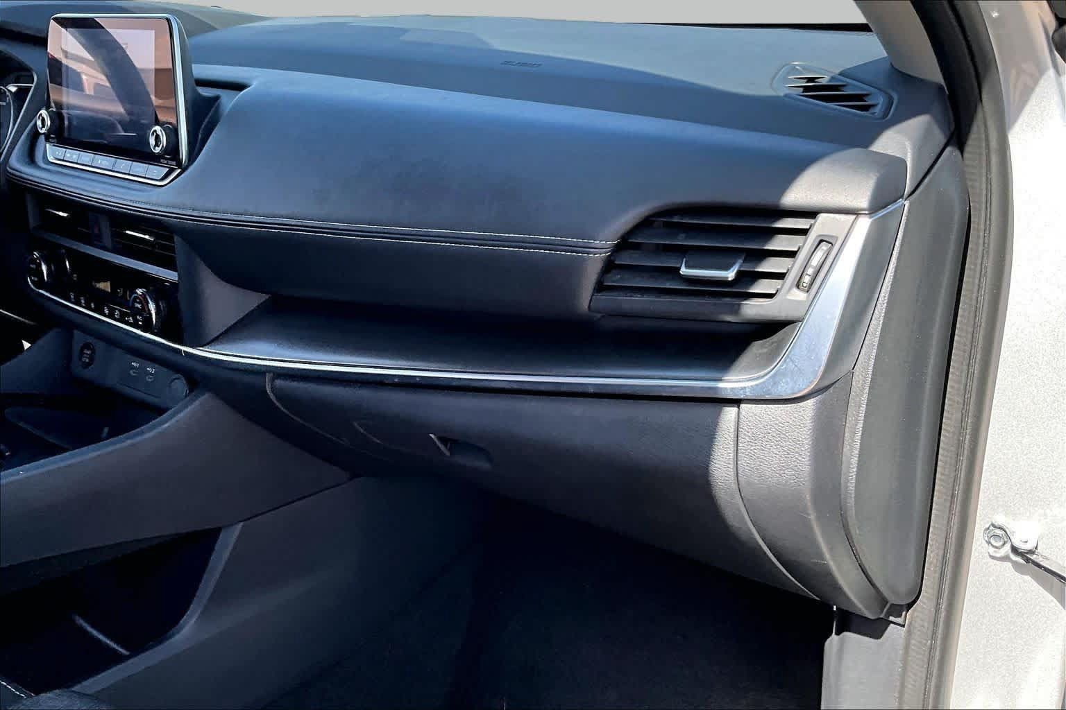 Used 2025 Nissan Rogue SV AWD/4WD image 19