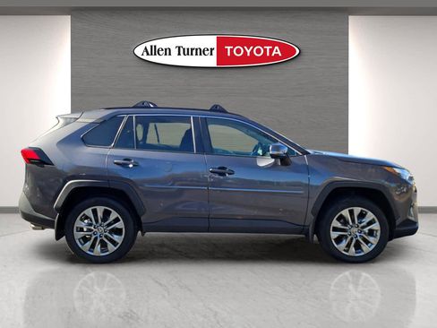 Used 2023 Toyota RAV4 XLE Premium image 4