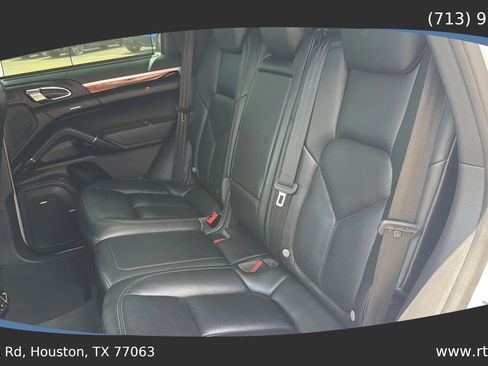 Used 2017 Porsche Cayenne Platinum Edition AWD/4WD image 30