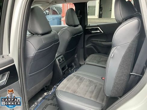 Used 2024 Mitsubishi Outlander SE image 26