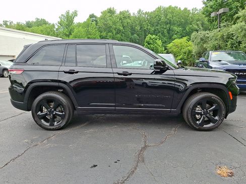 Certified 2025 Jeep Grand Cherokee Altitude AWD/4WD image 7