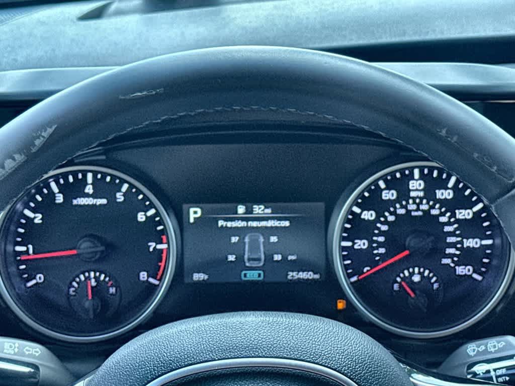 Used 2024 Kia Carnival EX FWD image 16