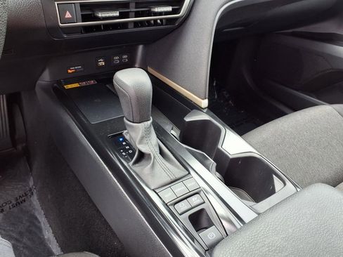 Used 2025 Toyota Camry LE image 10