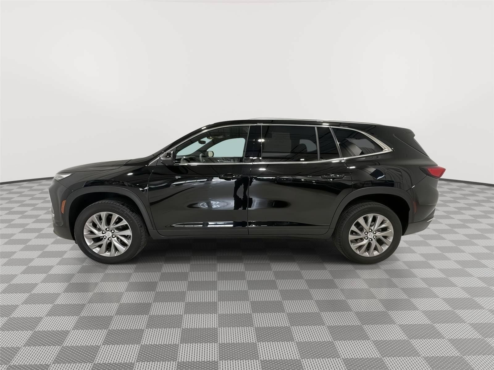 Used 2026 Buick Enclave Preferred w/ Power Package AWD/4WD image 2