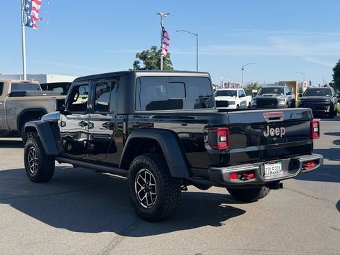 Used 2024 Jeep Gladiator Rubicon w/ Convenience Group AWD/4WD image 11