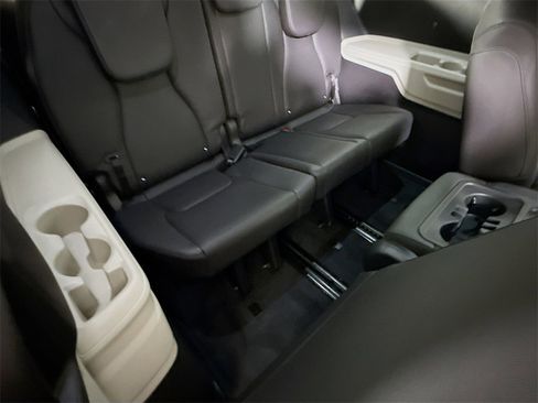 Used 2024 Kia Carnival SX Prestige image 33