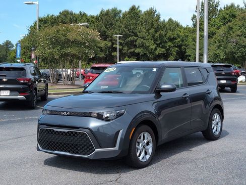 Used 2025 Kia Soul LX w/ LX Technology Package FWD image 9